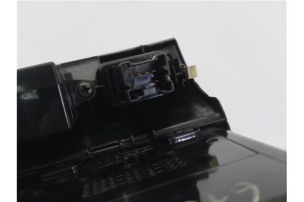 Recambio de rejilla entrada de aire para nissan maxima qx (a32) 2.0 referencia OEM IAM 6875040U00 6875044U00 