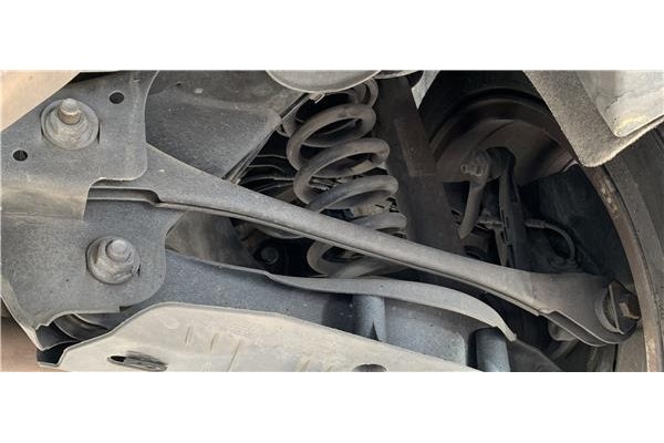 Recambio de brazo inferior trasero derecho para bmw serie 1 berlina 5p (f20) 2.0 116d referencia OEM IAM 33326792525  