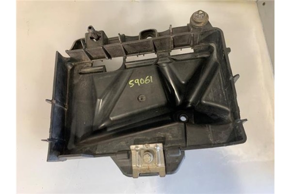 Recambio de soporte bateria para seat ibiza berlina (6j5) 1.9 tdi referencia OEM IAM 6Q0915331D  
