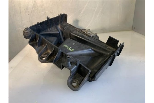 Recambio de soporte bateria para seat ibiza berlina (6j5) 1.9 tdi referencia OEM IAM 6Q0915331D  