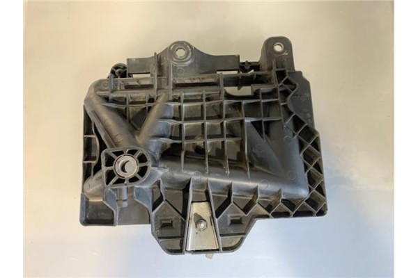 Recambio de soporte bateria para seat ibiza berlina (6j5) 1.9 tdi referencia OEM IAM 6Q0915331D  