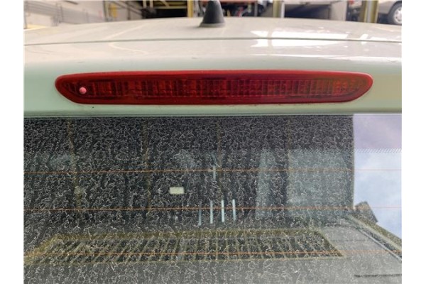 Recambio de luz central de freno para fiat punto / grande punto (199) 1.4 referencia OEM IAM 51722247  