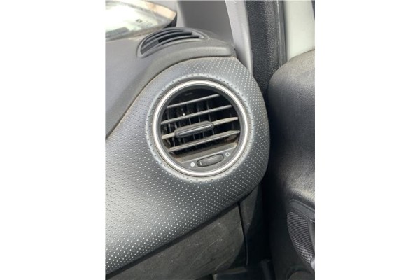 Recambio de rejilla entrada de aire para fiat punto / grande punto (199) 1.4 referencia OEM IAM 735485651  