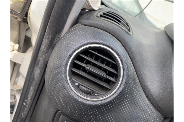 Recambio de rejilla entrada de aire para fiat punto / grande punto (199) 1.4 referencia OEM IAM 735485651  