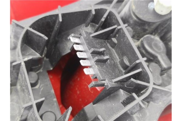 Recambio de piloto trasero izquierdo para opel corsa c 1.3 blue line referencia OEM IAM 13186350 89038960A 