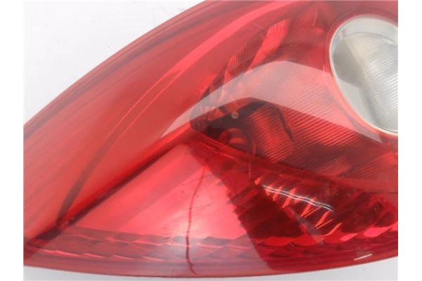 Recambio de piloto trasero izquierdo para opel corsa c 1.3 blue line referencia OEM IAM 13186350 89038960A 