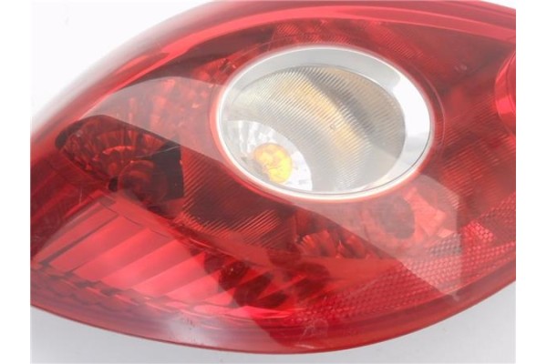 Recambio de piloto trasero izquierdo para opel corsa c 1.3 blue line referencia OEM IAM 13186350 89038960A 