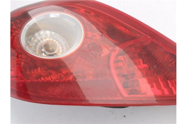 Recambio de piloto trasero izquierdo para opel corsa c 1.3 blue line referencia OEM IAM 13186350 89038960A 