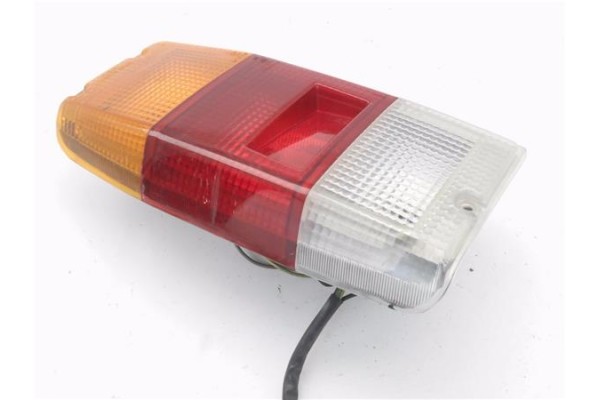 Recambio de piloto trasero izquierdo para nissan vanette (c220) 2.0 vanette bus slx diesel referencia OEM IAM 67732740  