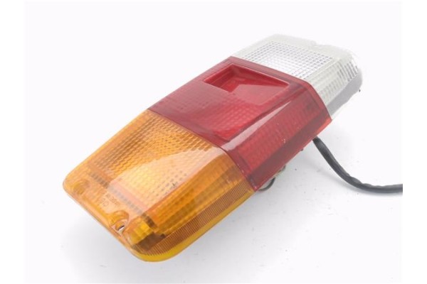 Recambio de piloto trasero izquierdo para nissan vanette (c220) 2.0 vanette bus slx diesel referencia OEM IAM 67732740  