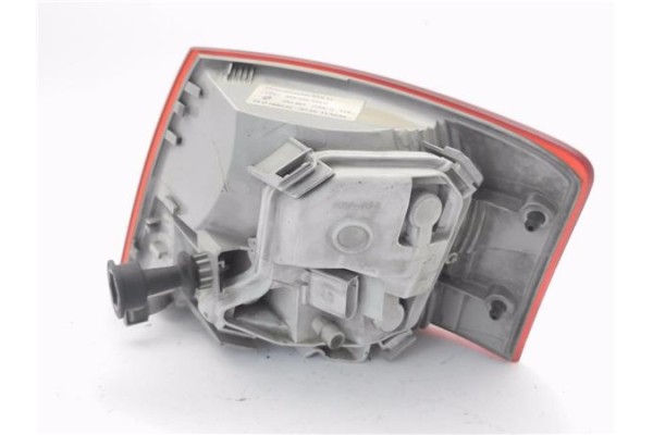 Recambio de piloto trasero izquierdo para audi a4 avant (8e) 1.9 tdi referencia OEM IAM 8E9945095C  