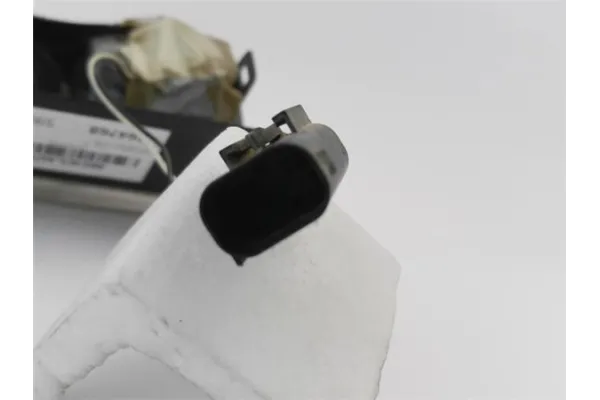 Recambio de piloto antiniebla trasero derecho para opel vivaro 2.0 cdti referencia OEM IAM 93863596 4412787 