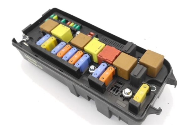 Recambio de caja fusibles/rele para saab 9-3 berlina 1.9 tid referencia OEM IAM 12805845 519109003 