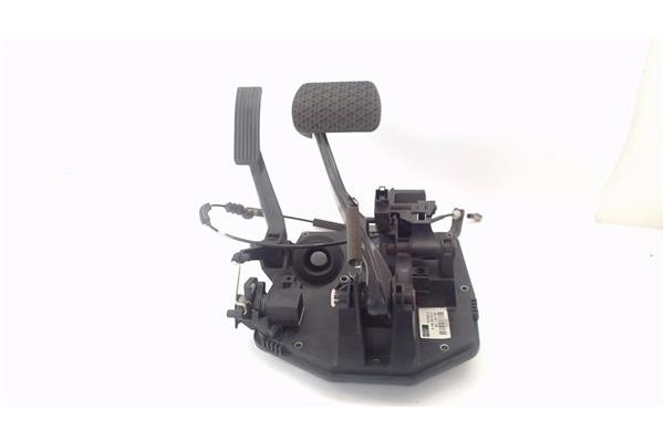 Recambio de juego pedales completo para mercedes-benz clase a (bm 168) 1.9 190 (168.032) referencia OEM IAM A1682904001  
