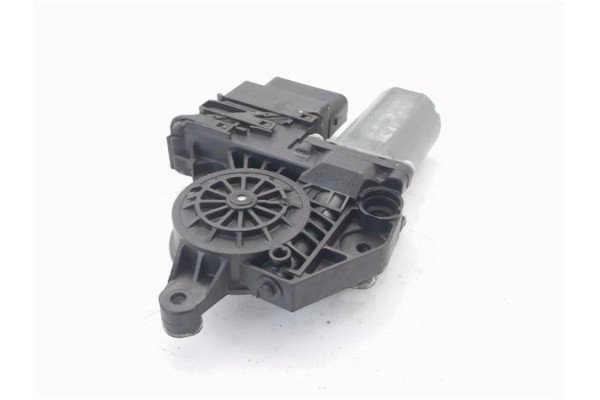 Recambio de motor elevalunas trasero izquierdo para volkswagen golf v plus (5m1) 2.0 tdi 16v referencia OEM IAM 982549101 130821