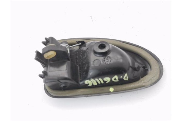 Recambio de manilla int. puerta delantero derecha para dacia logan 1 1.4 ambiance referencia OEM IAM 7700830079  