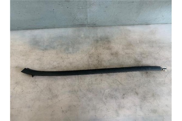 Recambio de moldura parabrisas izquierda para opel astra j berlina 5p 1.6 excellence referencia OEM IAM 498166255  