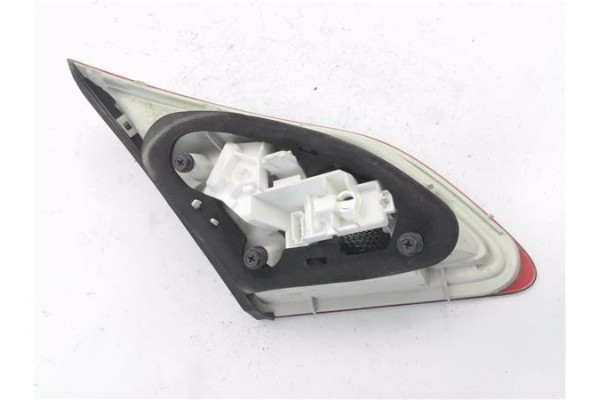 Recambio de piloto porton trasero derecho para opel astra j 1.7 cdti referencia OEM IAM 13263201  