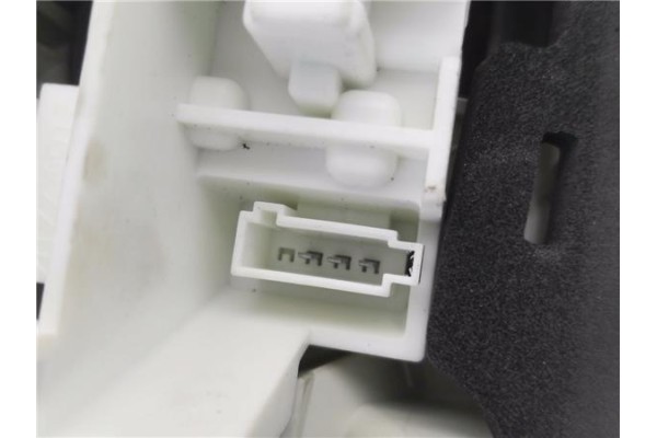 Recambio de piloto porton trasero derecho para opel astra j 1.7 cdti referencia OEM IAM 13263201  