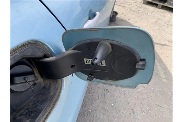Recambio de tapa exterior combustible para renault clio iii 1.5 dci (br17, cr17) referencia OEM IAM 8200290088  