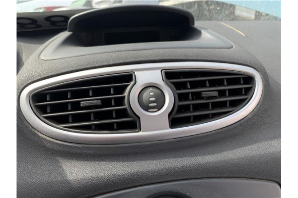 Recambio de rejilla entrada de aire para renault clio iii 1.5 dci (br17, cr17) referencia OEM IAM 7701208584  