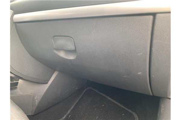 Recambio de guantera salpicadero para renault clio iii 1.5 dci (br17, cr17) referencia OEM IAM 8200407712  
