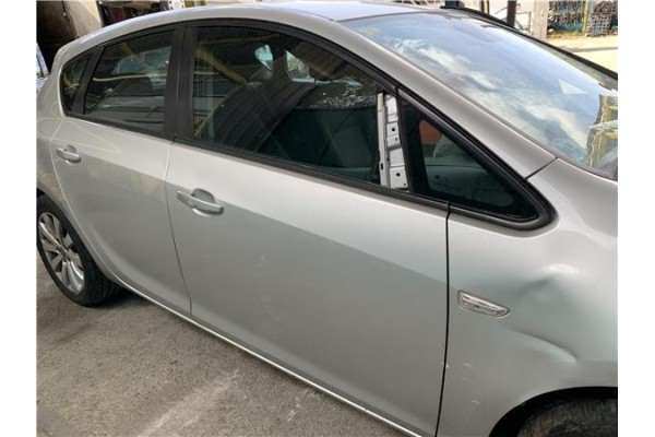 Recambio de puerta delantero derecha para opel astra j 1.7 cdti referencia OEM IAM 13285607 13330766 