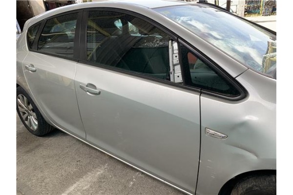 Recambio de puerta delantero derecha para opel astra j 1.7 cdti referencia OEM IAM 13285607 13330766 