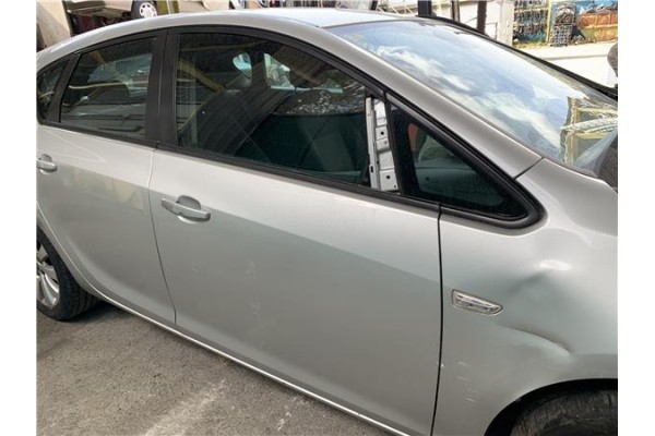 Recambio de puerta delantero derecha para opel astra j 1.7 cdti referencia OEM IAM 13285607 13330766 