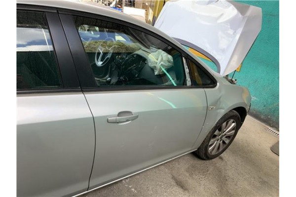 Recambio de puerta delantero derecha para opel astra j 1.7 cdti referencia OEM IAM 13285607 13330766 