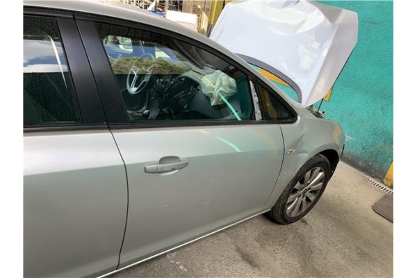 Recambio de puerta delantero derecha para opel astra j 1.7 cdti referencia OEM IAM 13285607 13330766 