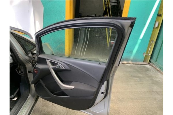 Recambio de puerta delantero derecha para opel astra j 1.7 cdti referencia OEM IAM 13285607 13330766 