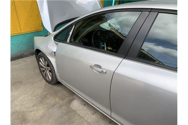 Recambio de puerta delantero izquierda para opel astra j 1.7 cdti referencia OEM IAM 13285606 13330765 