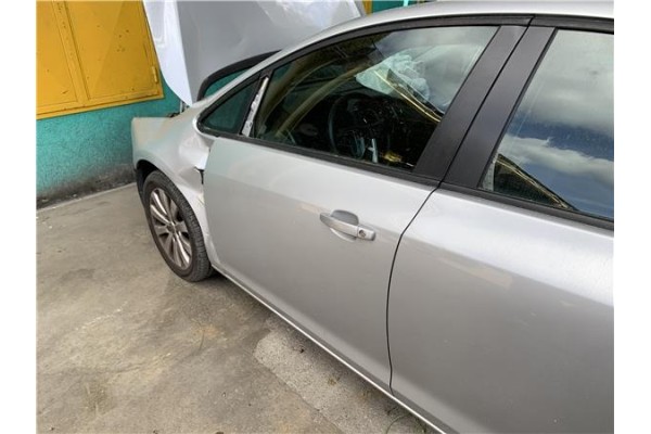 Recambio de puerta delantero izquierda para opel astra j 1.7 cdti referencia OEM IAM 13285606 13330765 