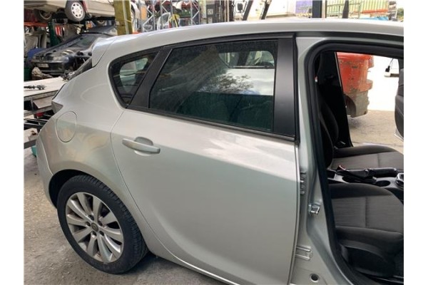 Recambio de puerta trasero derecha para opel astra j 1.7 cdti referencia OEM IAM 13285611  