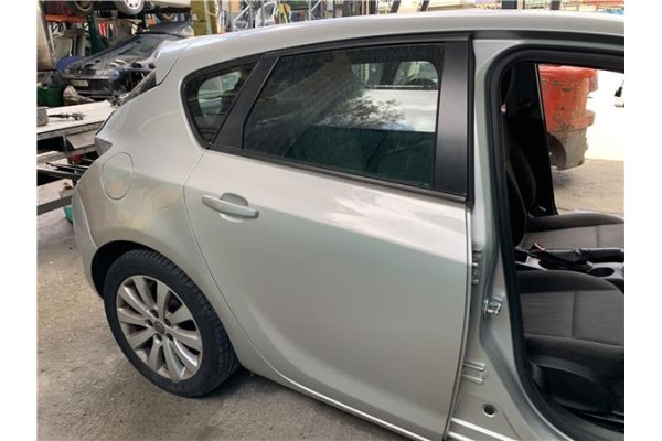 Recambio de puerta trasero derecha para opel astra j 1.7 cdti referencia OEM IAM 13285611  