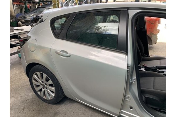 Recambio de puerta trasero derecha para opel astra j 1.7 cdti referencia OEM IAM 13285611  