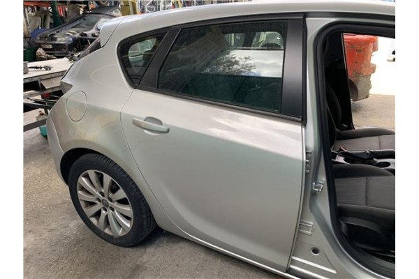 Recambio de puerta trasero derecha para opel astra j 1.7 cdti referencia OEM IAM 13285611  