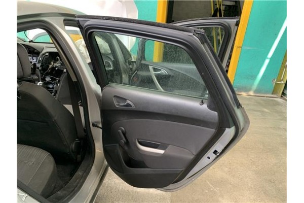 Recambio de puerta trasero derecha para opel astra j 1.7 cdti referencia OEM IAM 13285611  