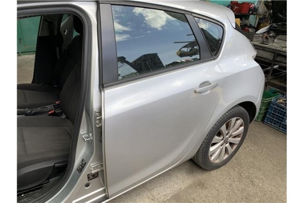 Recambio de puerta trasero izquierda para opel astra j 1.7 cdti referencia OEM IAM 13285610  