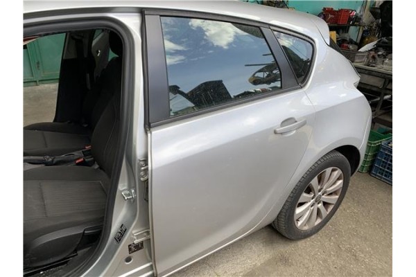 Recambio de puerta trasero izquierda para opel astra j 1.7 cdti referencia OEM IAM 13285610  