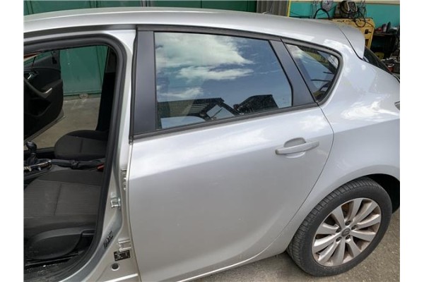 Recambio de puerta trasero izquierda para opel astra j 1.7 cdti referencia OEM IAM 13285610  