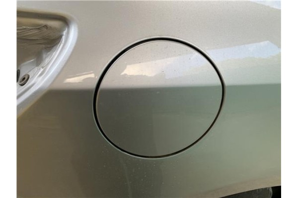Recambio de tapa exterior combustible para opel astra j 1.7 cdti referencia OEM IAM 13267340 13309107 