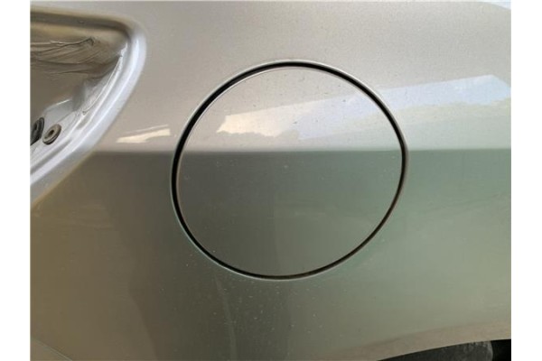 Recambio de tapa exterior combustible para opel astra j 1.7 cdti referencia OEM IAM 13267340 13309107 