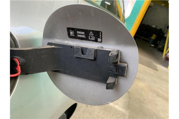 Recambio de tapa exterior combustible para opel astra j 1.7 cdti referencia OEM IAM 13267340 13309107 