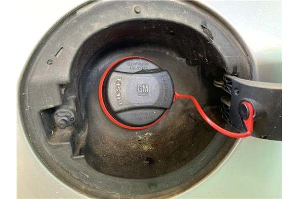 Recambio de tapon combustible para opel astra j 1.7 cdti referencia OEM IAM 13327609  