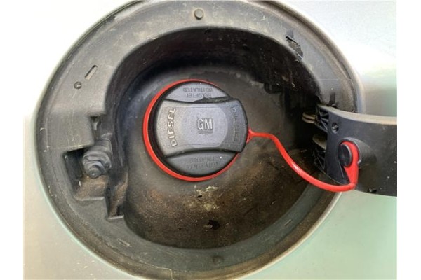 Recambio de tapon combustible para opel astra j 1.7 cdti referencia OEM IAM 13327609  