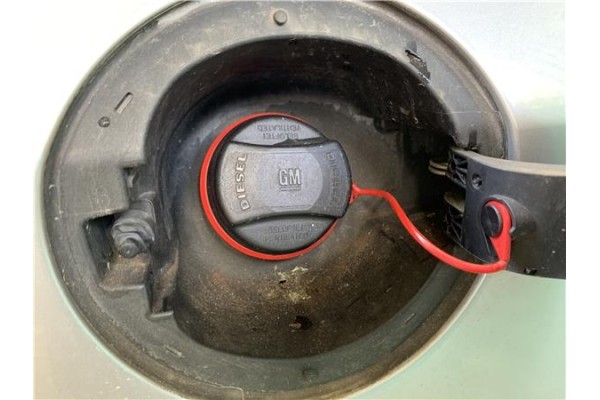 Recambio de tapon combustible para opel astra j 1.7 cdti referencia OEM IAM 13327609  