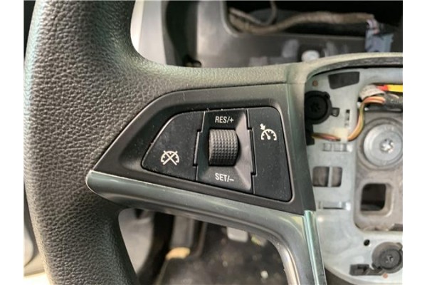 Recambio de volante para opel astra j 1.7 cdti referencia OEM IAM 13305814 306507799P10AE 