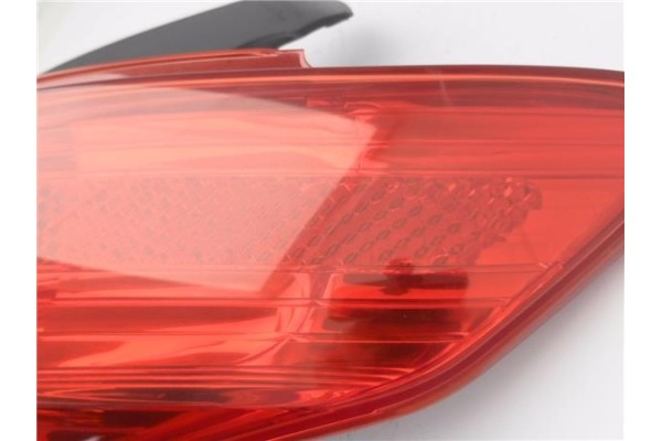 Recambio de piloto trasero derecho para peugeot 308 1.6 gt referencia OEM IAM 9680425680 25899402 